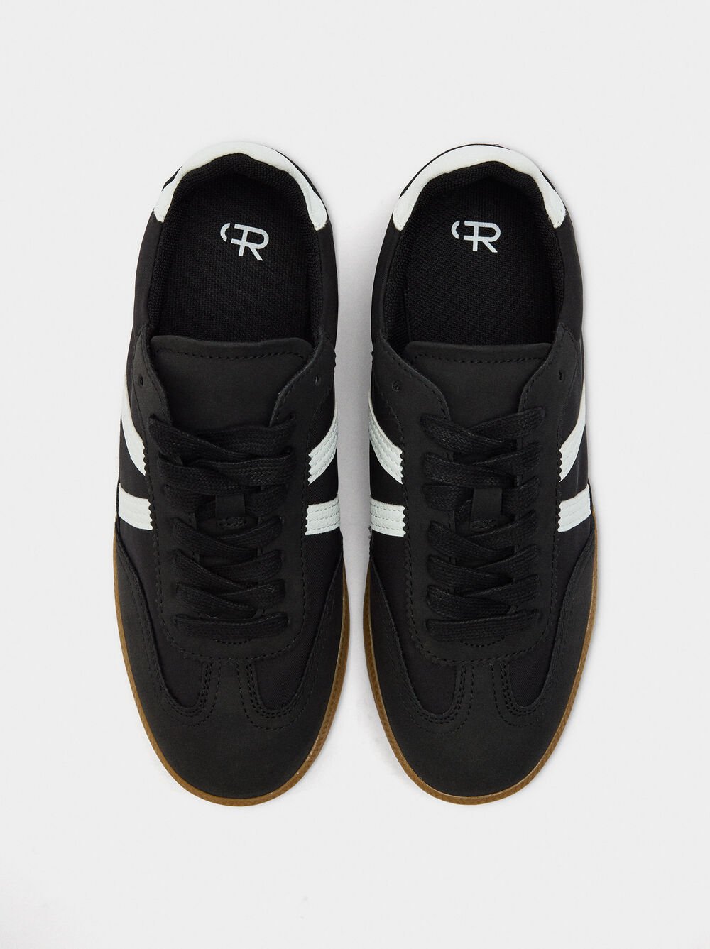 Sapatilhas contraste textura suave