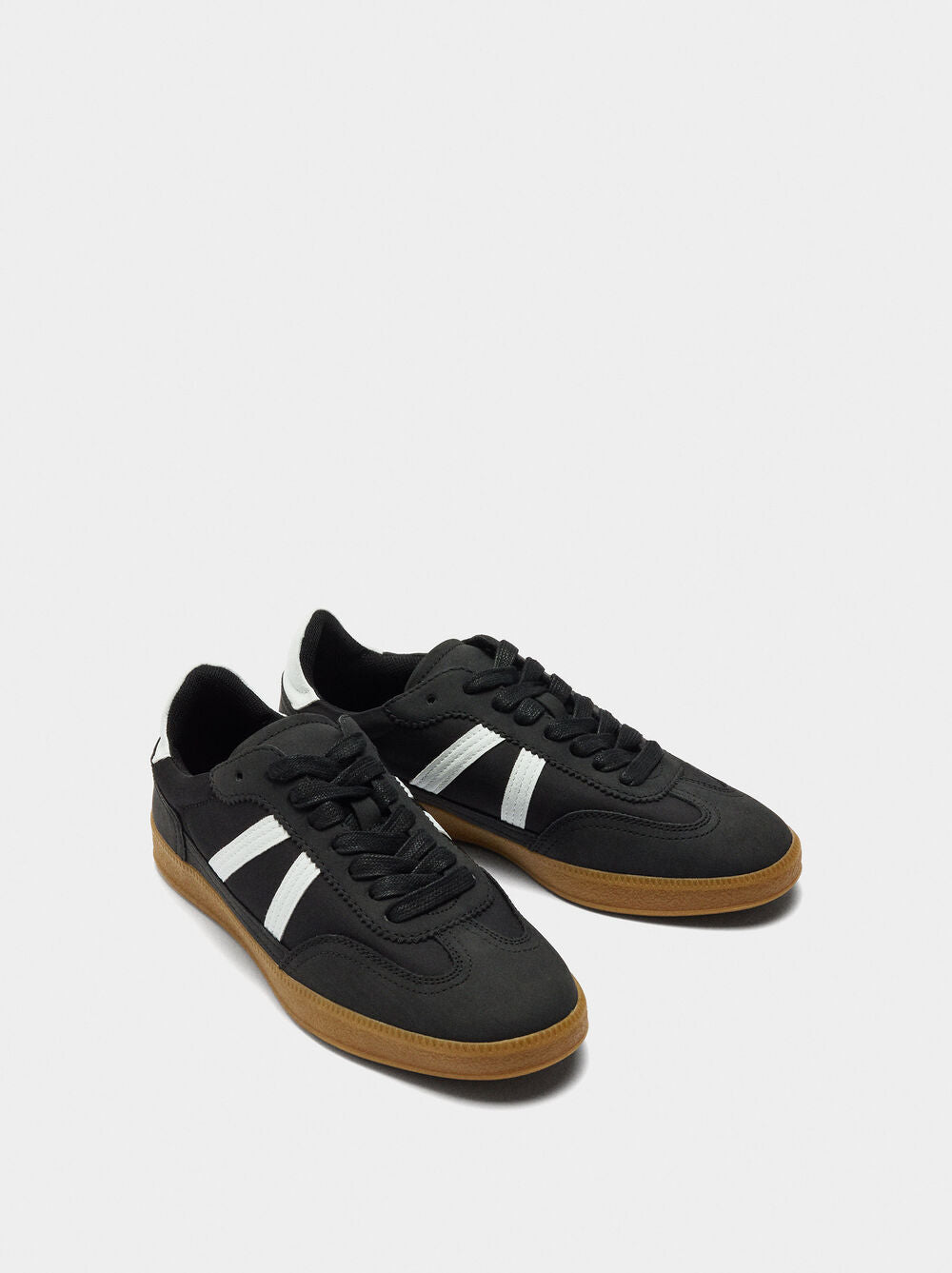 Sapatilhas contraste textura suave