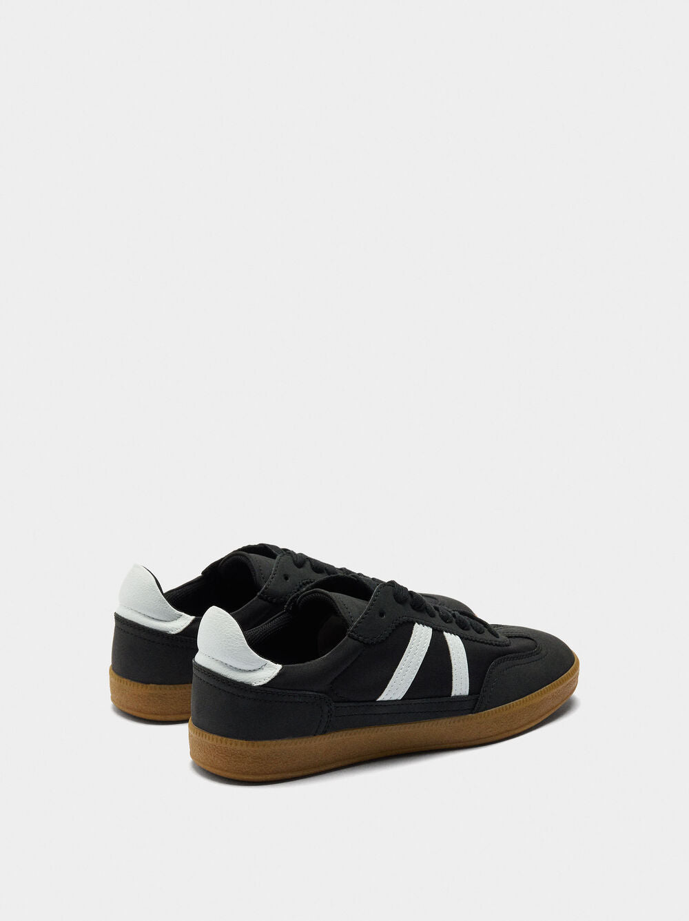 Sapatilhas contraste textura suave