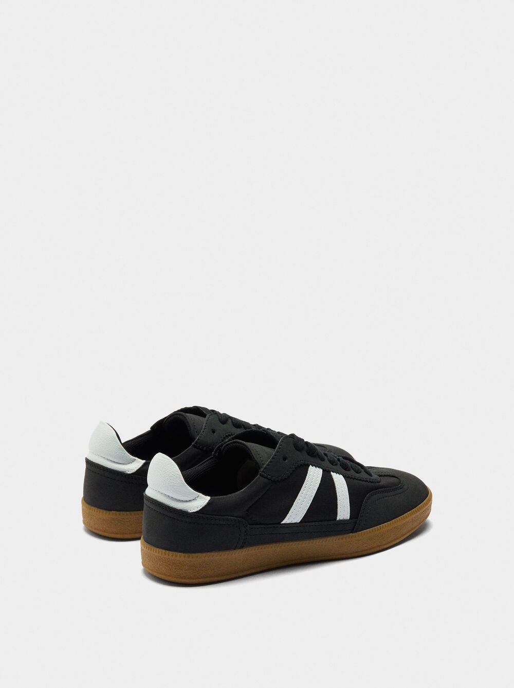 Sapatilhas contraste textura suave