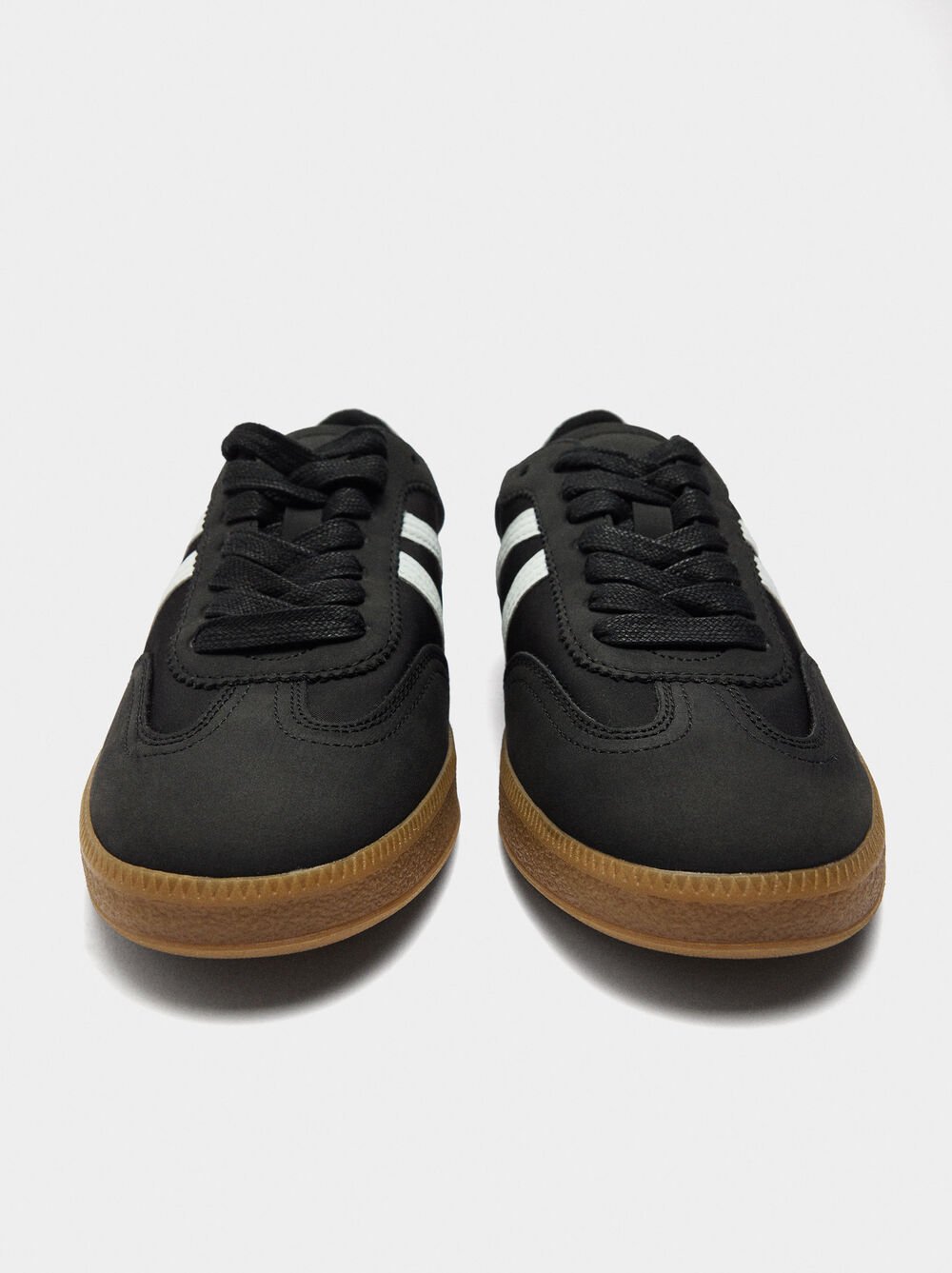 Sapatilhas contraste textura suave