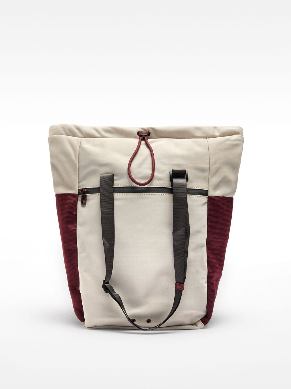 Mochila de nylon com franzido