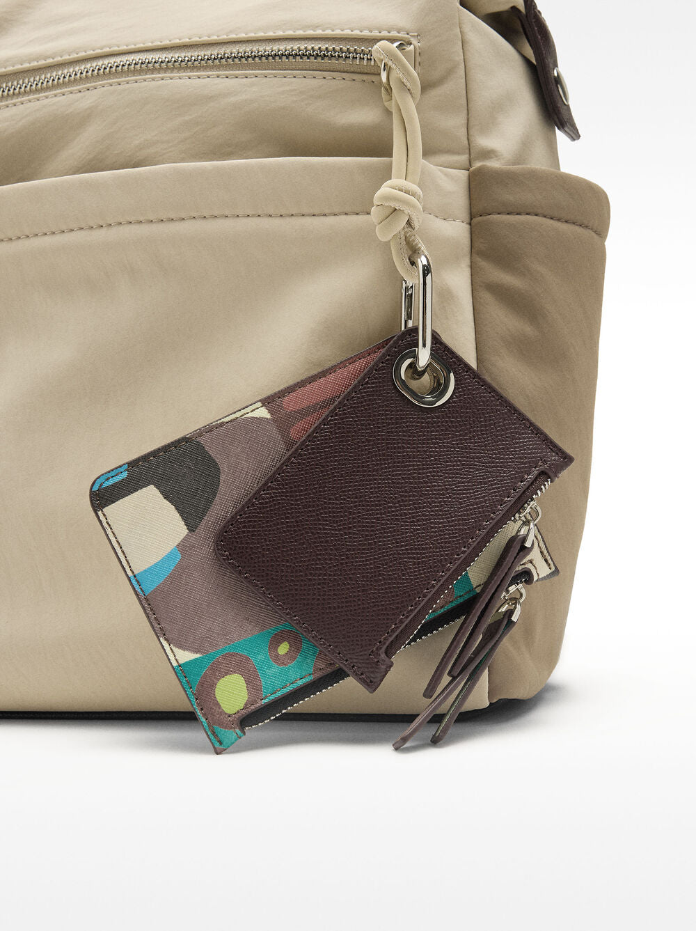 Mochila de nylon com penduro