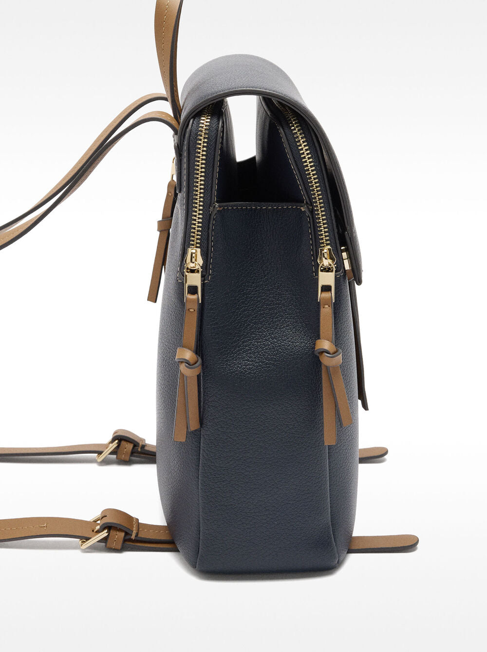 Mochila com fecho de aba