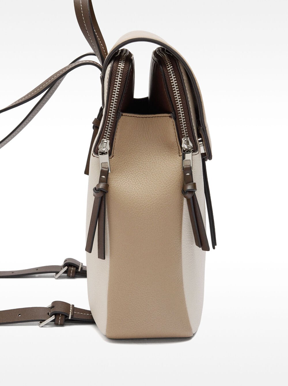 Mochila com fecho de aba