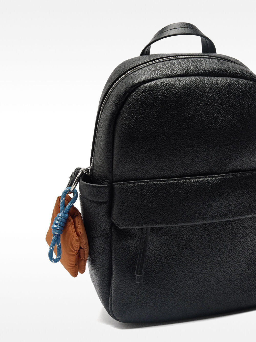 Mochila básica com penduro