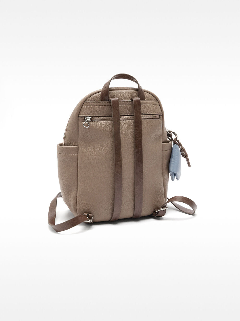 Mochila básica com penduro