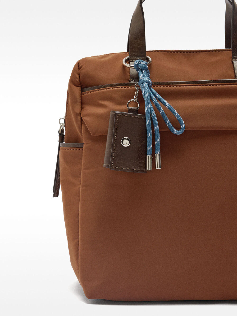 Mochila de nylon com penduro