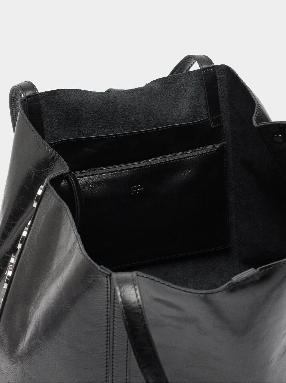 Mala shopper de pele com tachas