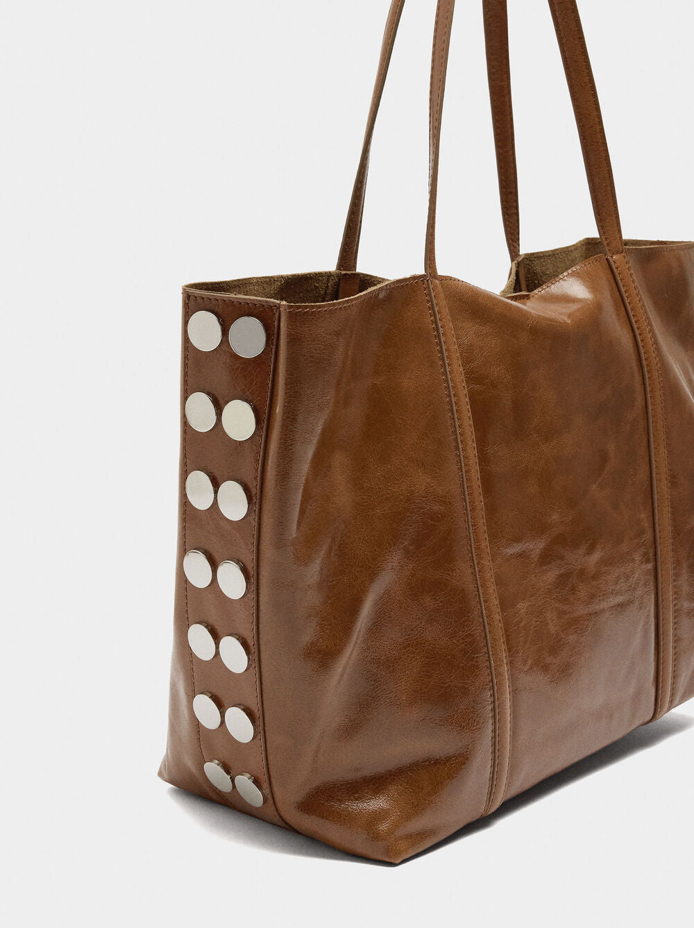 Mala shopper de pele com tachas