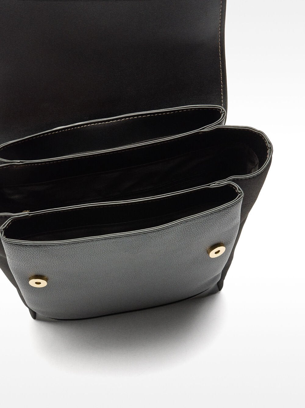 Mochila efeito pele com aba