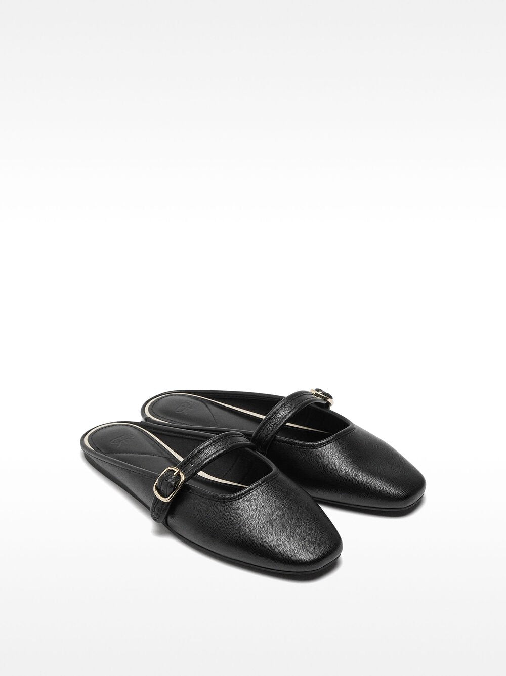 Sabrinas tipo mules com tira e fivela