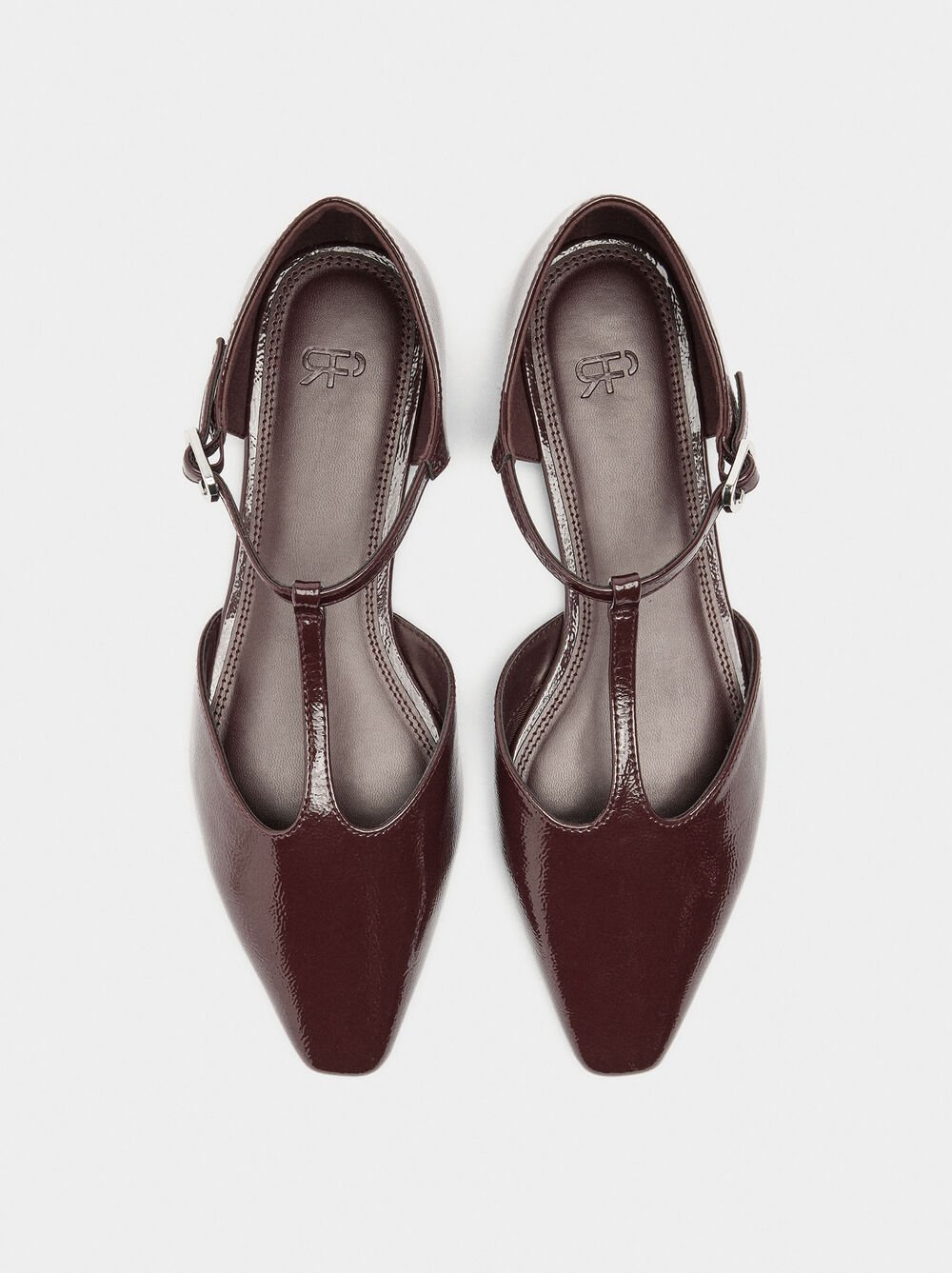 Sabrinas T-bar com fivela