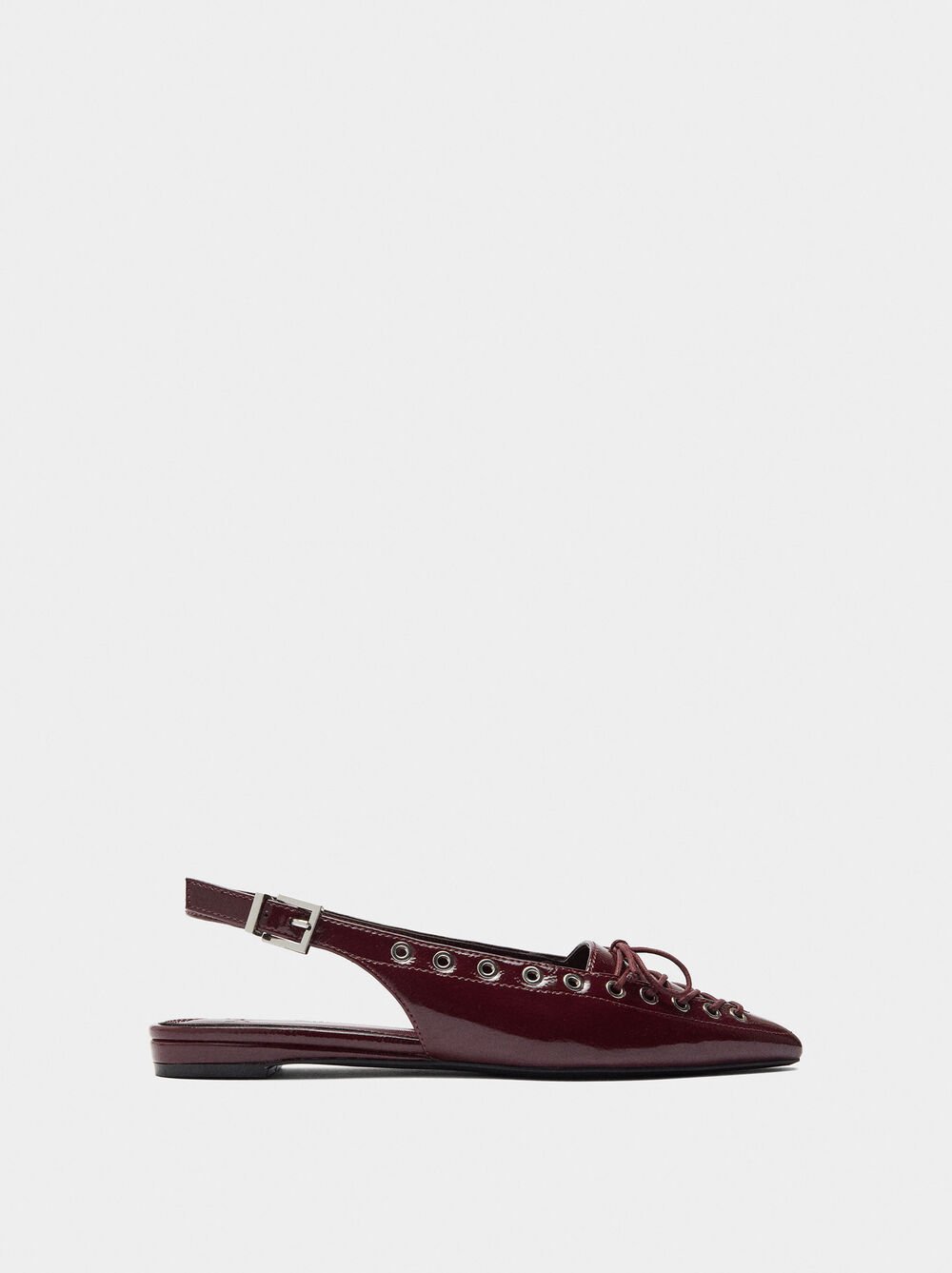 Sabrinas tipo mules com tachas