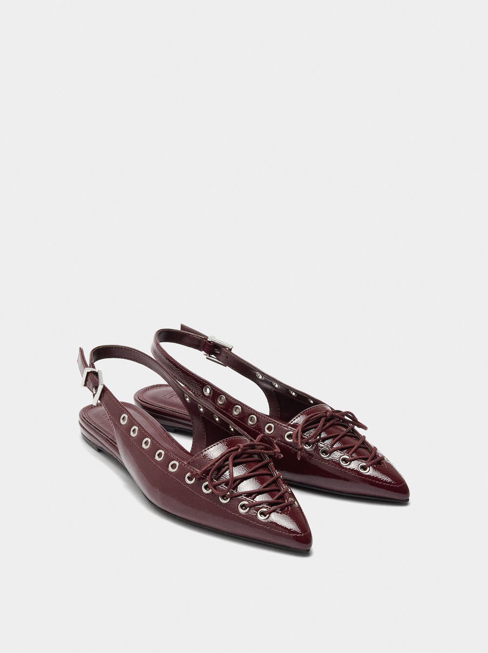 Sabrinas tipo mules com tachas