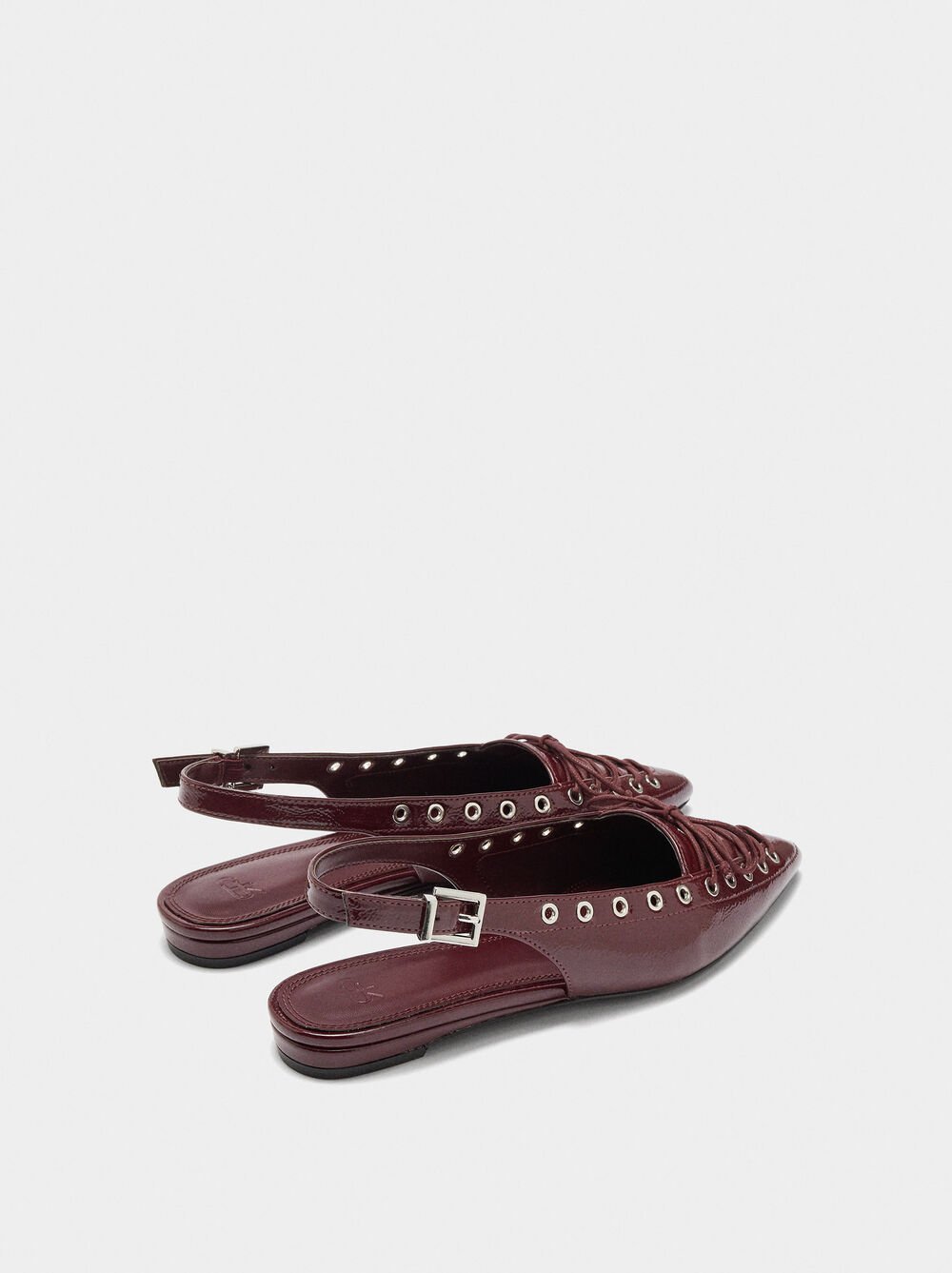 Sabrinas tipo mules com tachas