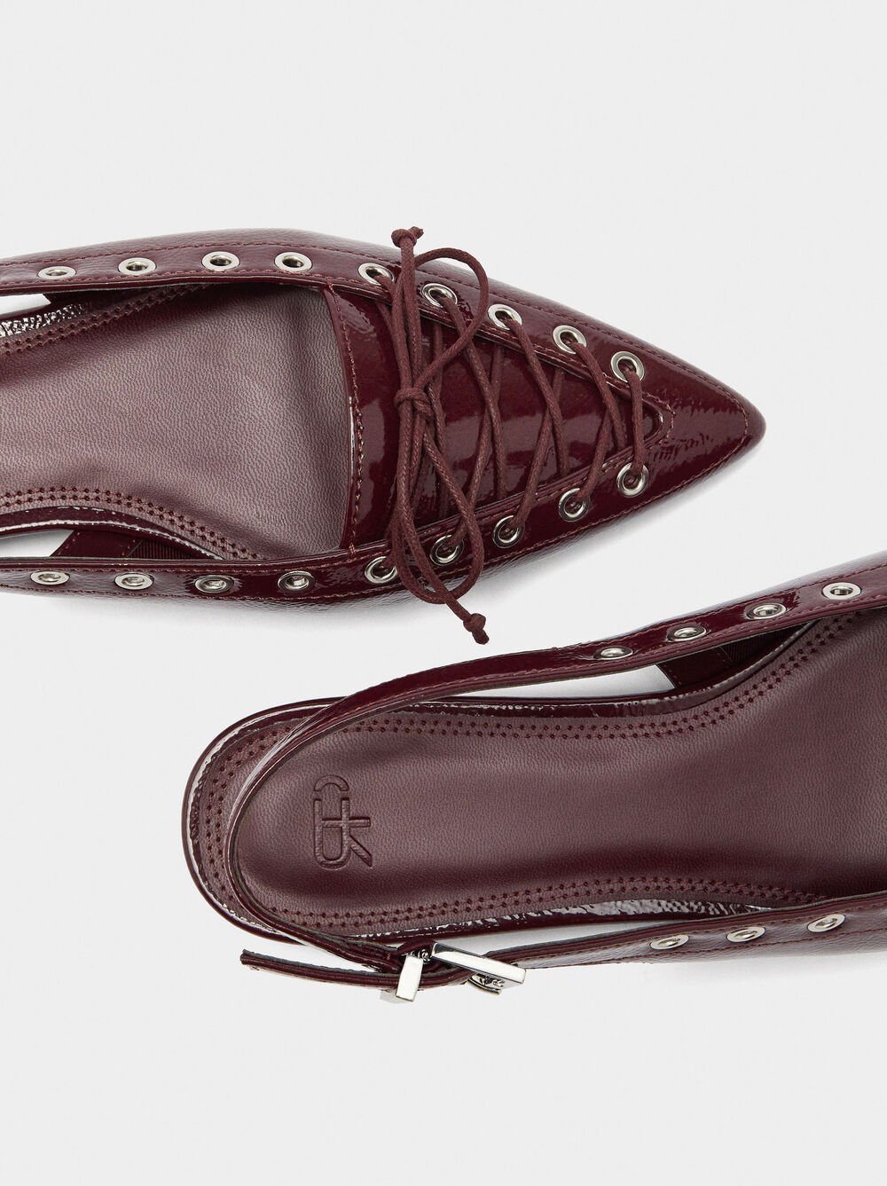 Sabrinas tipo mules com tachas