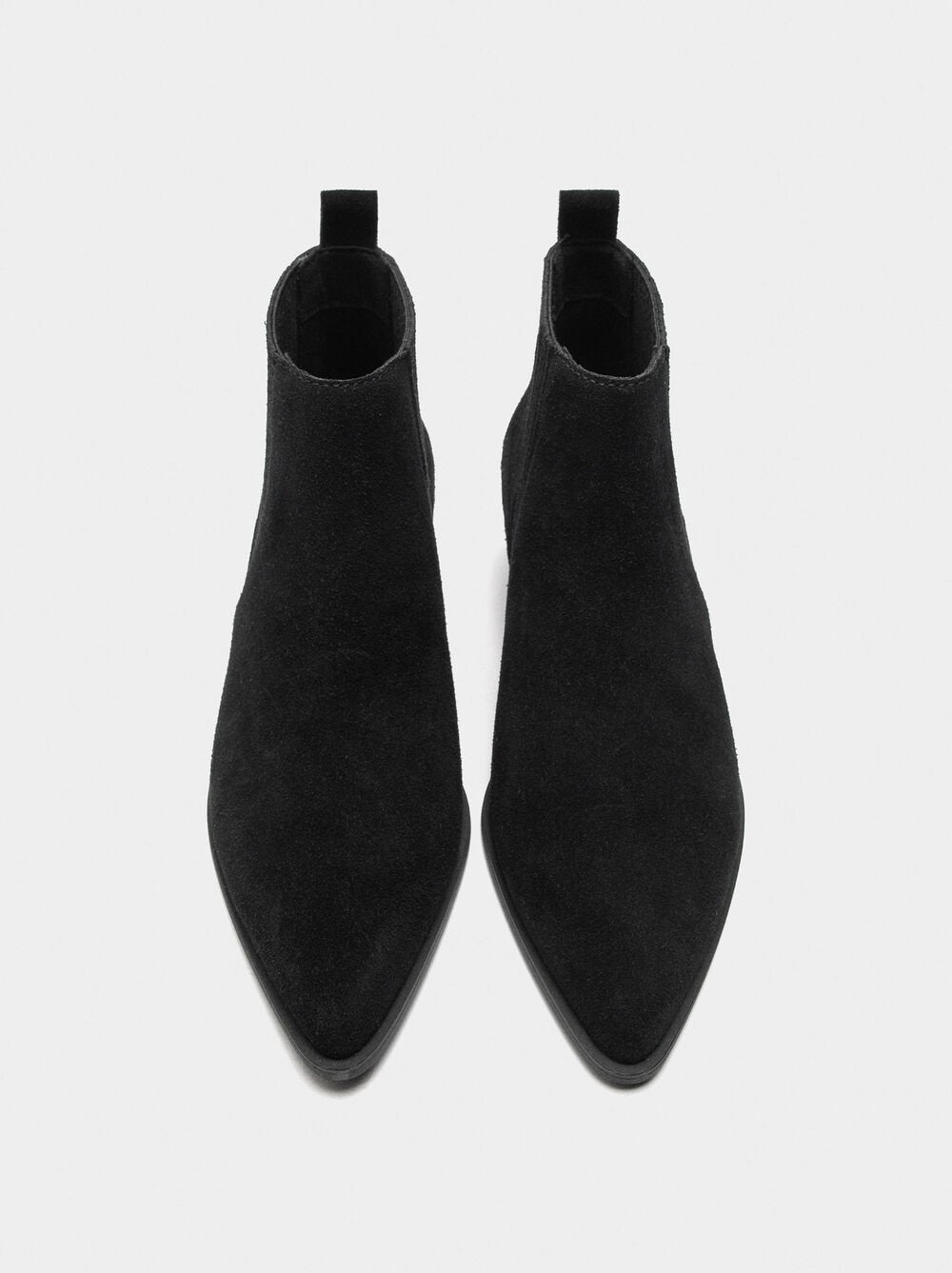 Botins de pele com tacão