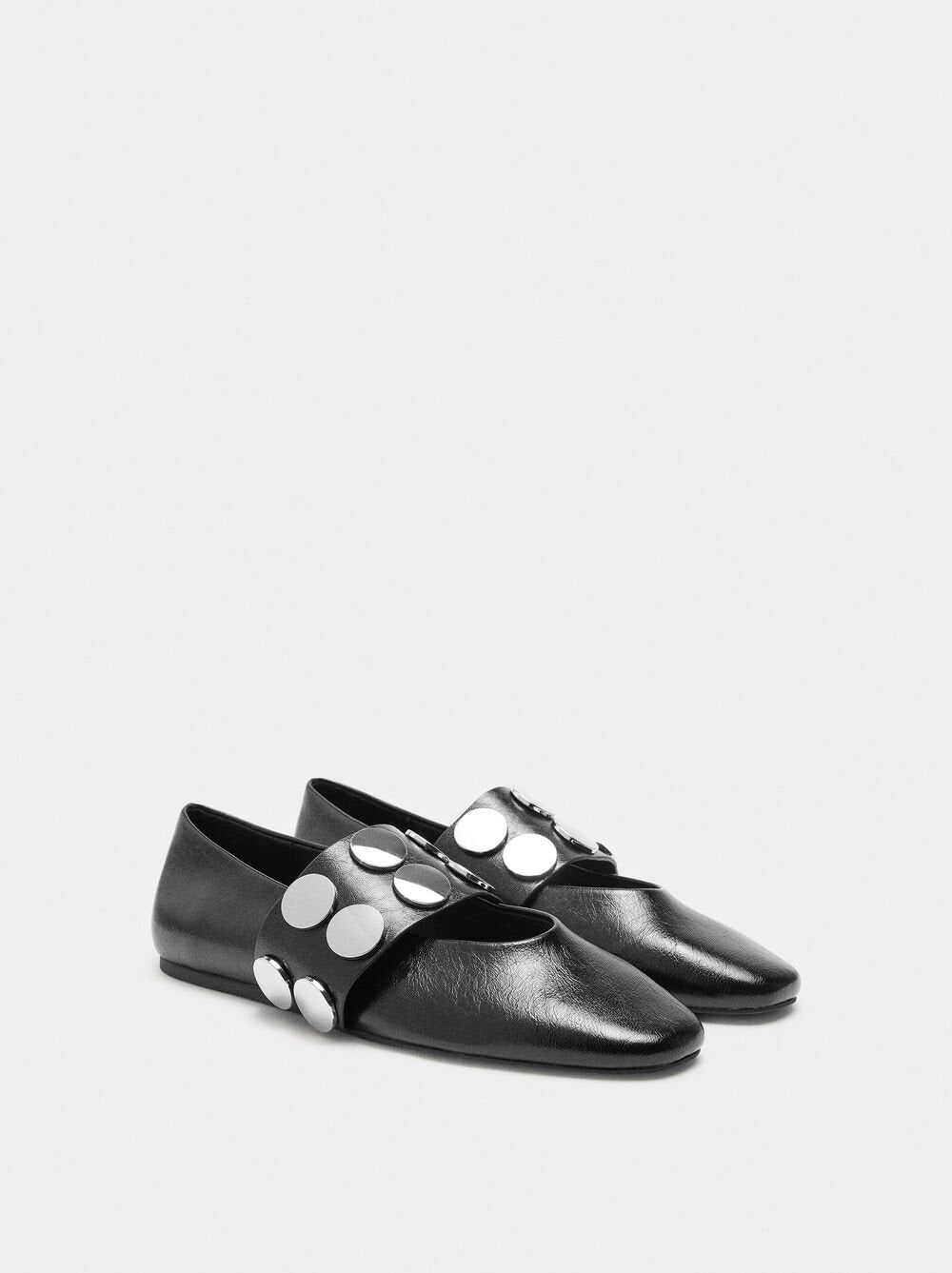 Sabrinas com tira e tachas