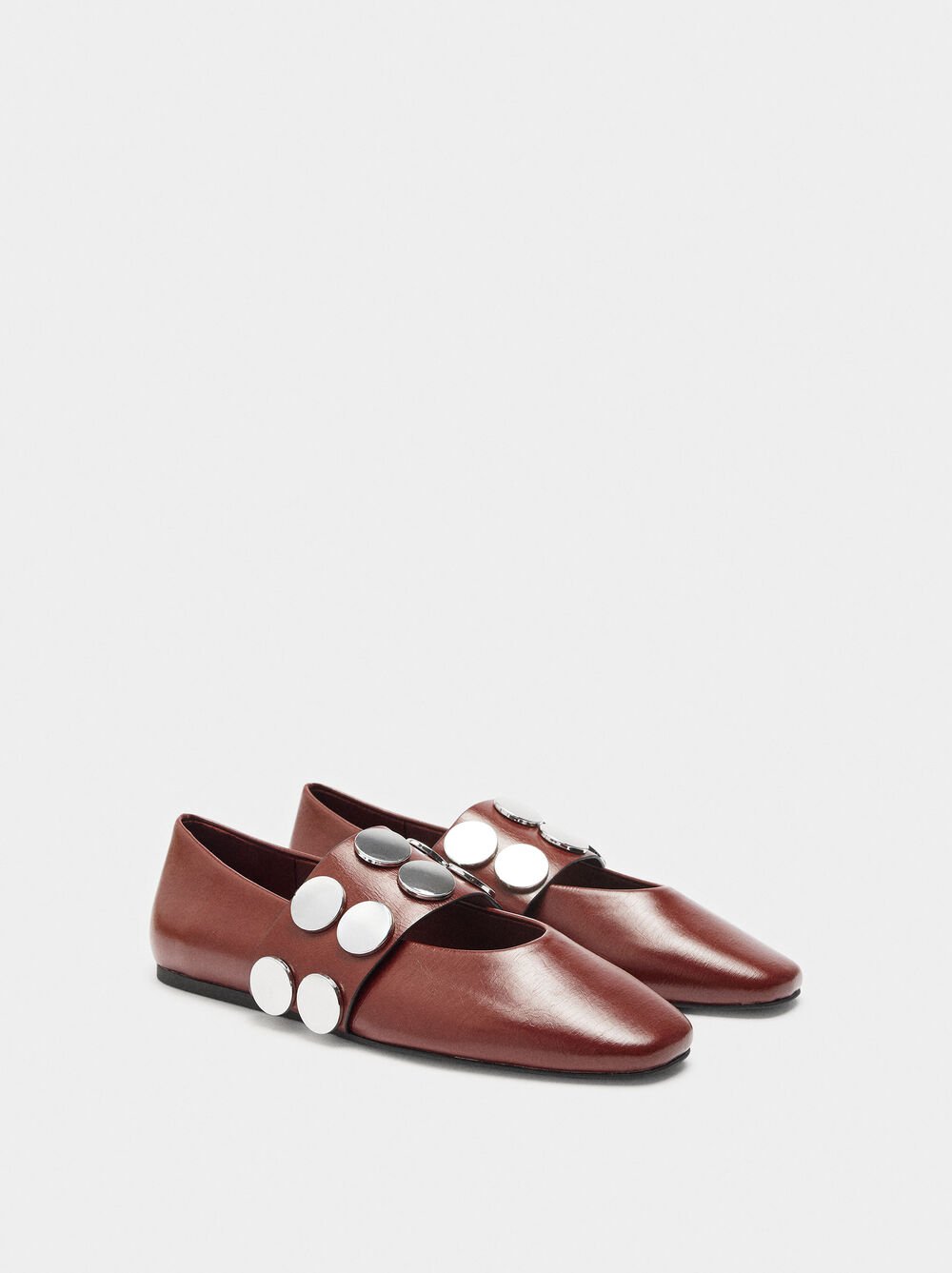 Sabrinas com tira e tachas