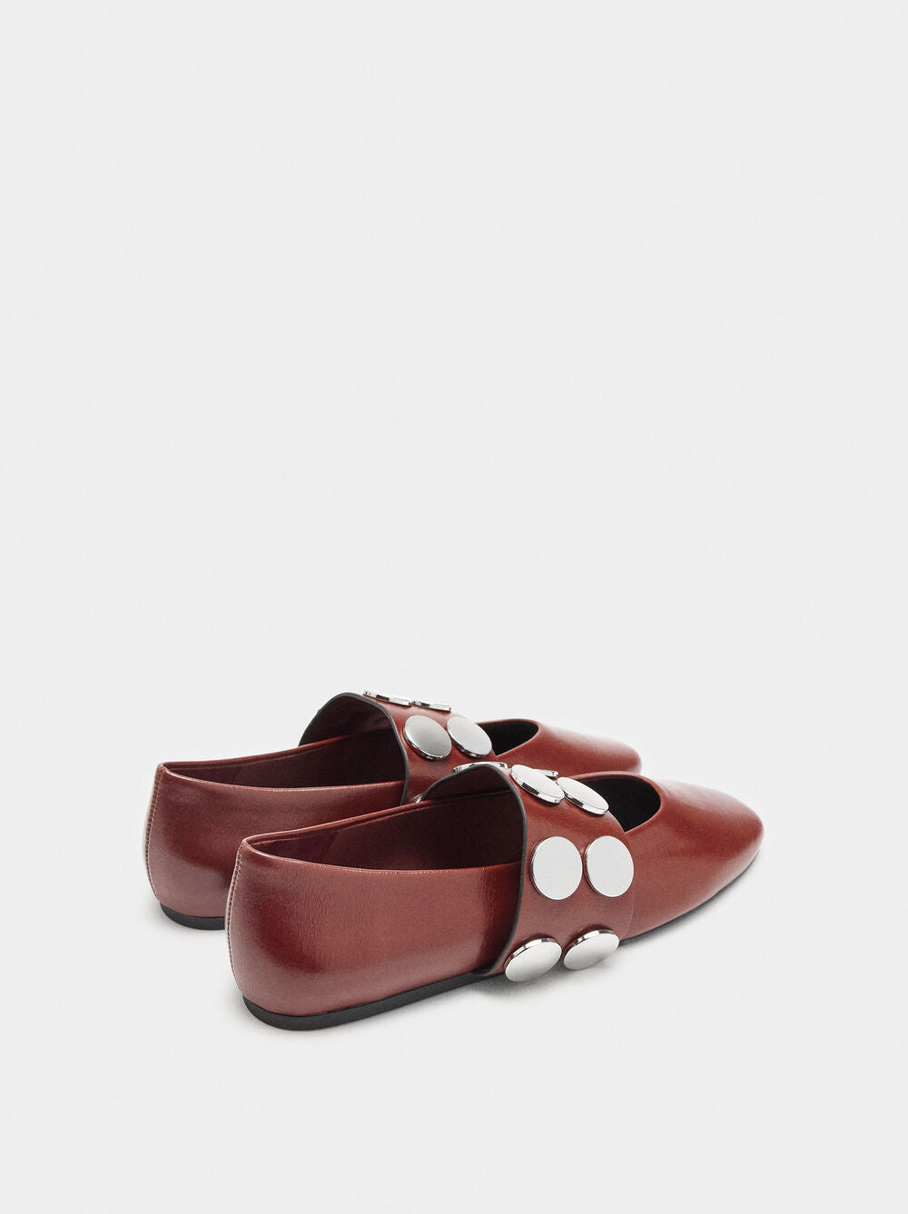 Sabrinas com tira e tachas