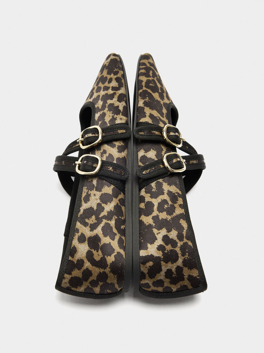 Sabrinas em tecido estampado animal