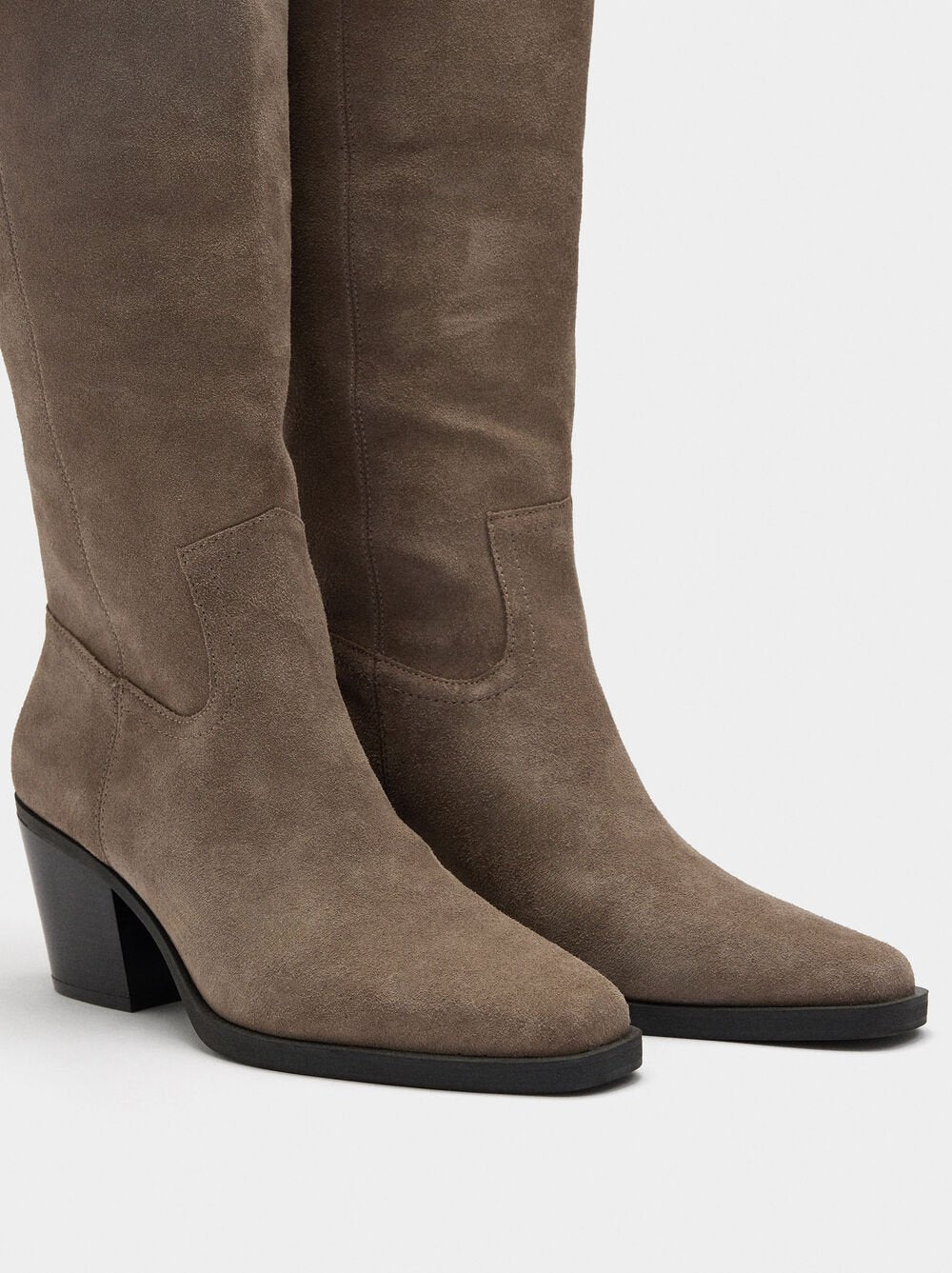 Botas de pele com cano alto