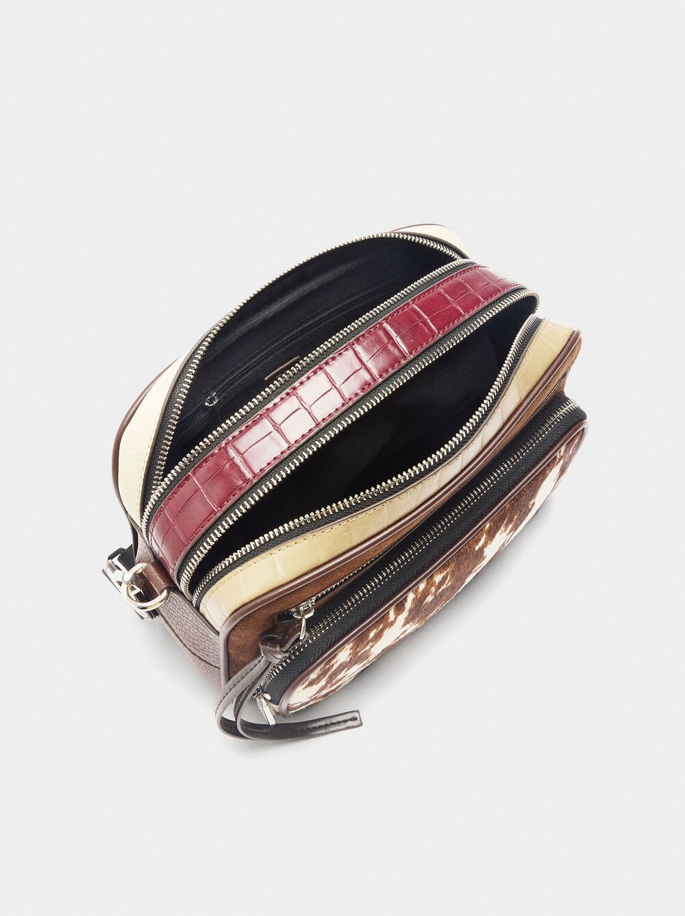 Mala tiracolo com pele