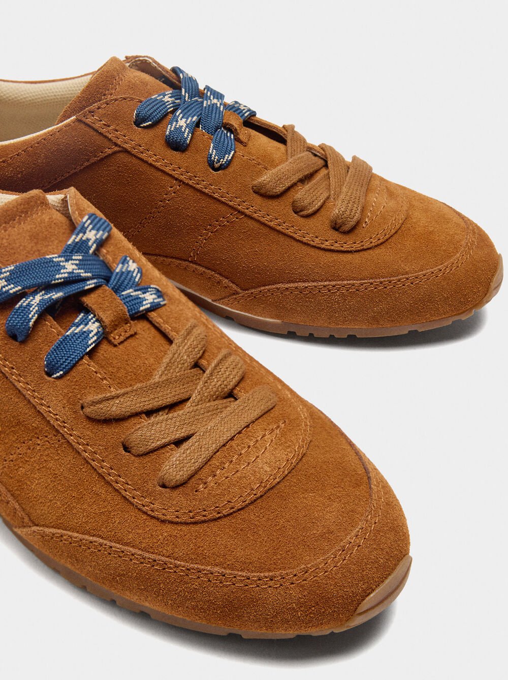 Sapatilhas de pele monocromática