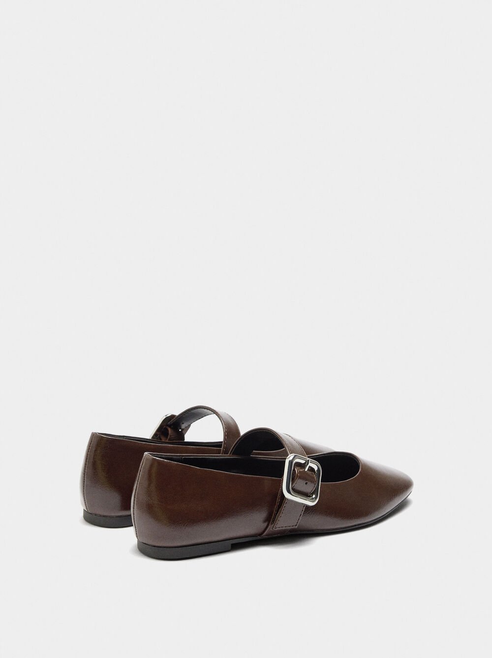 Sabrinas com tira e fivela quadrada