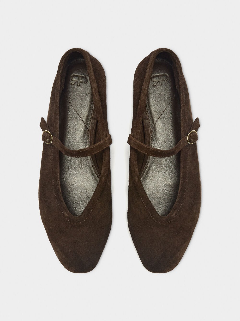 Sabrinas de pele com tira e fivela