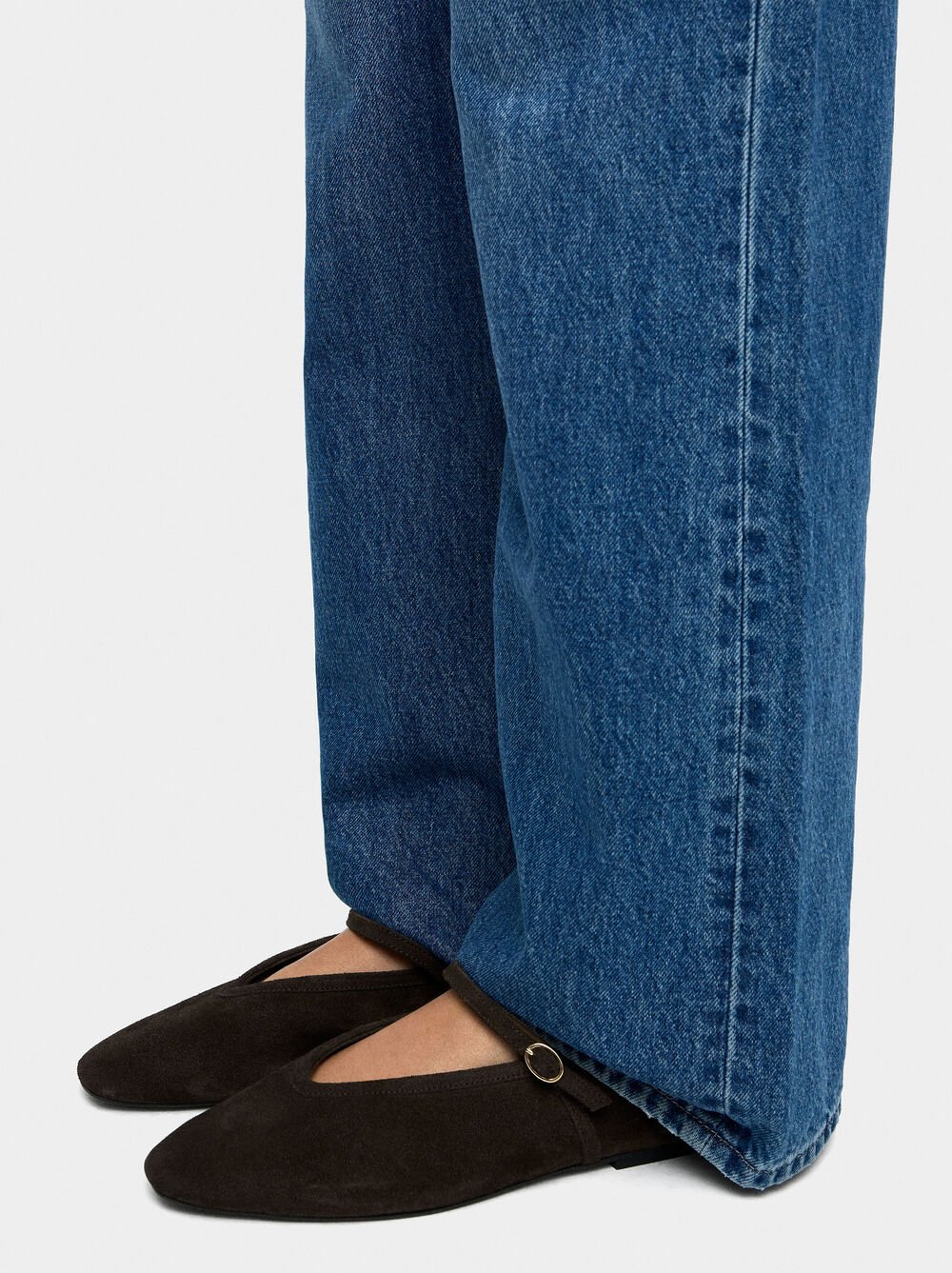 Sabrinas de pele com tira e fivela