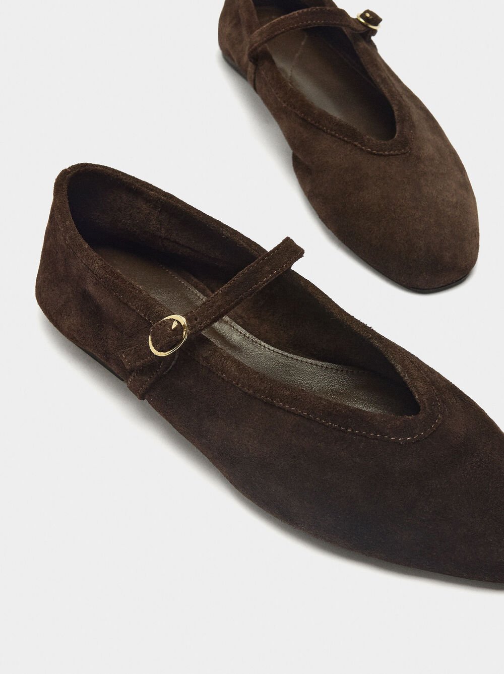 Sabrinas de pele com tira e fivela