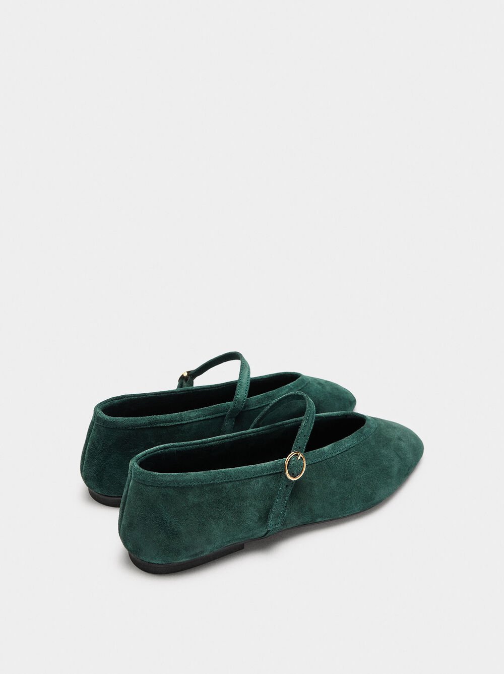 Sabrinas de pele com tira e fivela