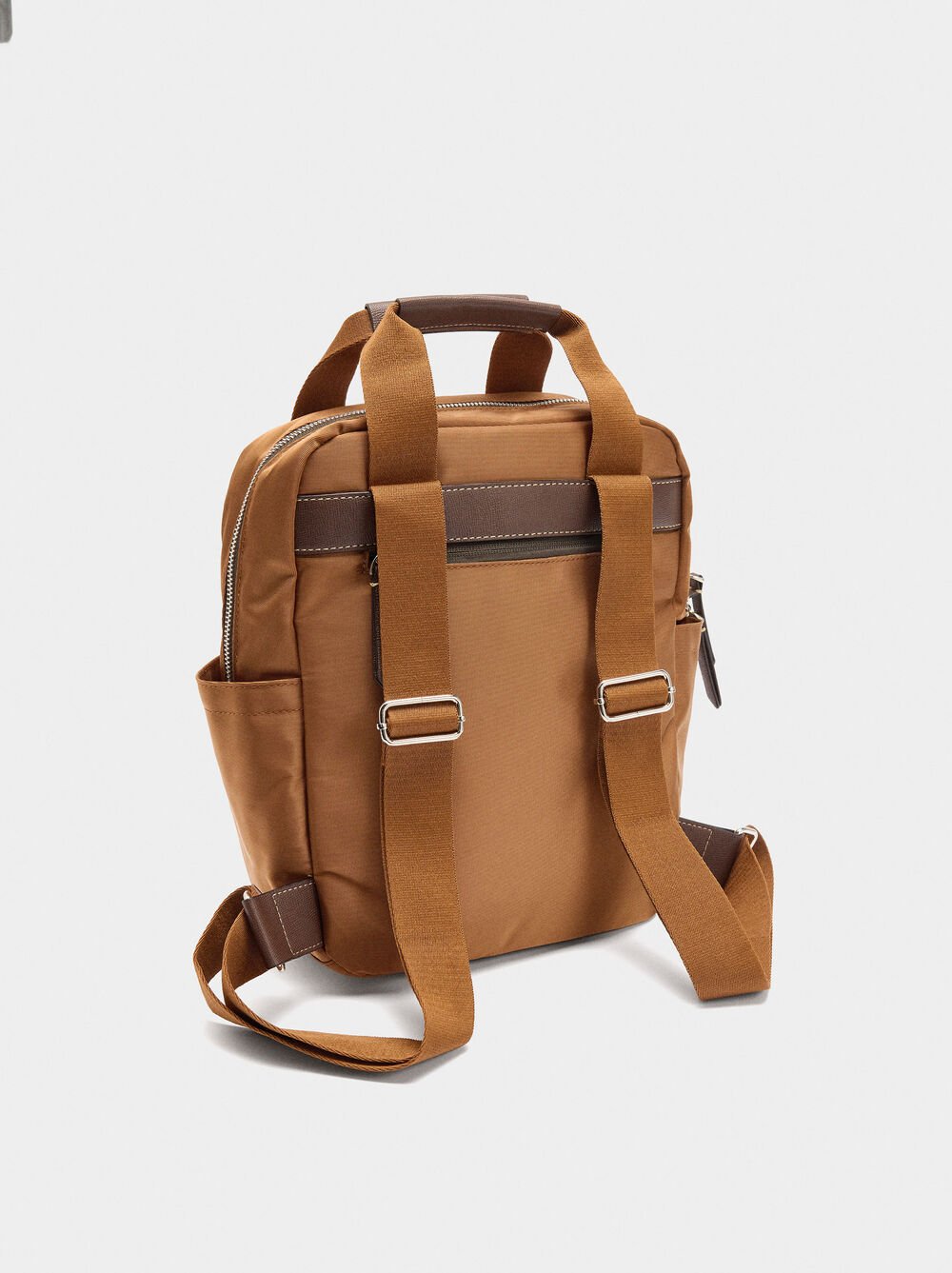 Mochila de nylon com penduro