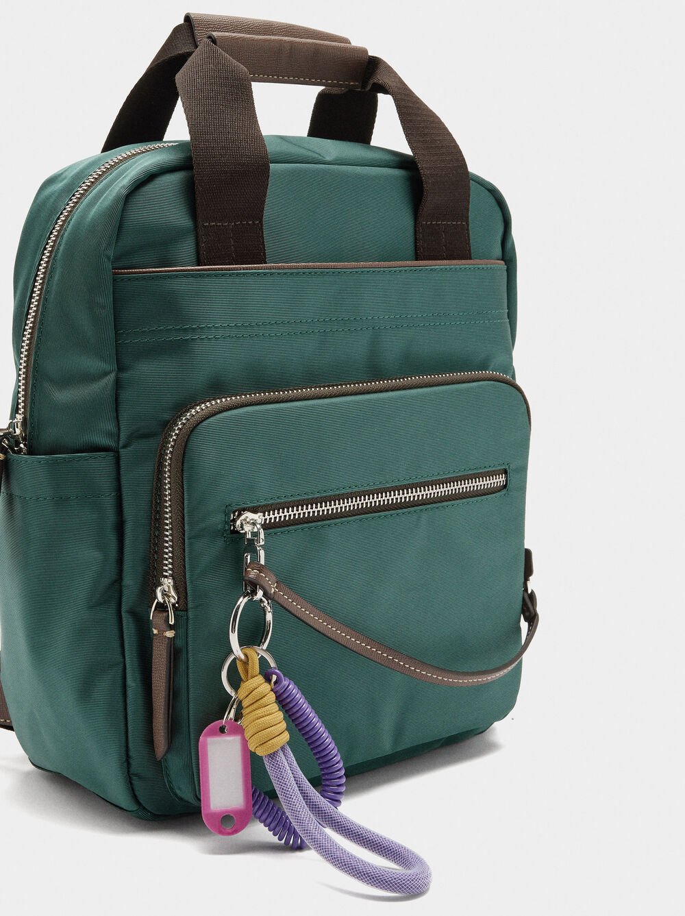 Mochila de nylon com penduro