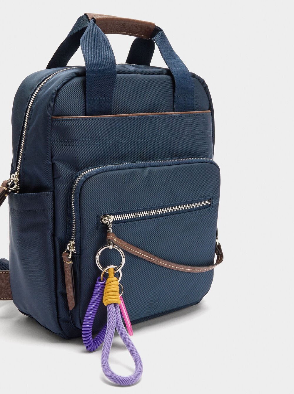 Mochila de nylon com penduro