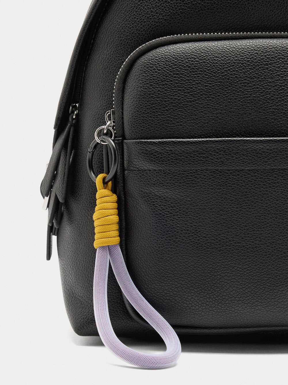 Mochila básica com penduro