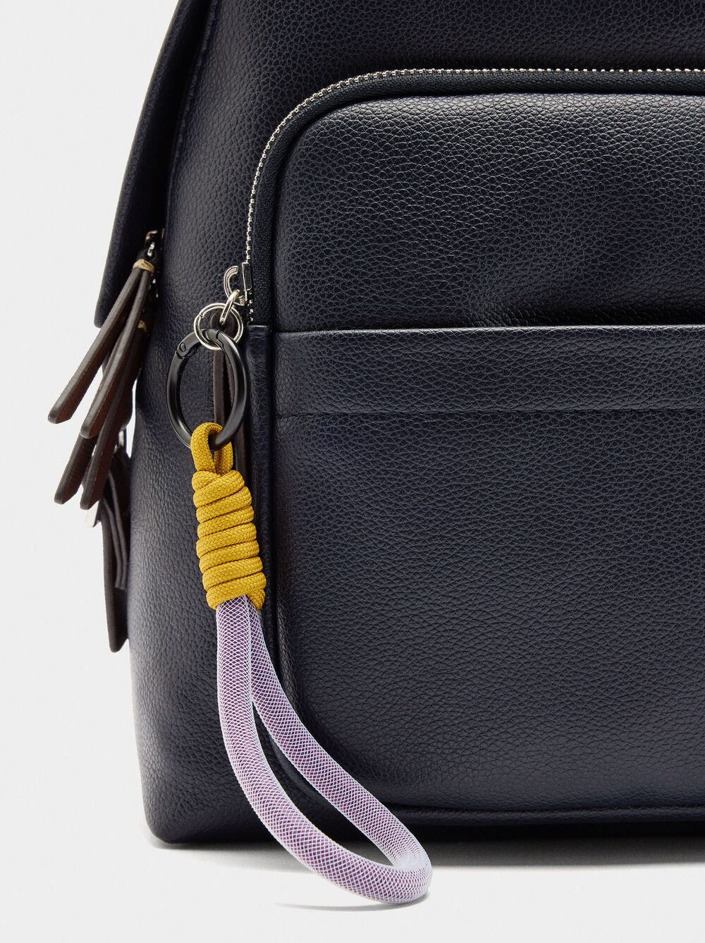 Mochila básica com penduro