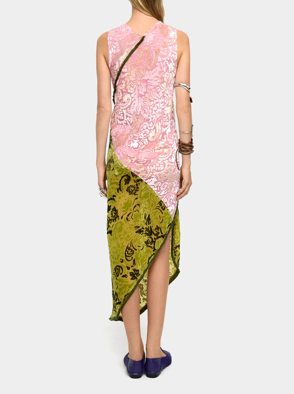 Vestido assimétrico contraste