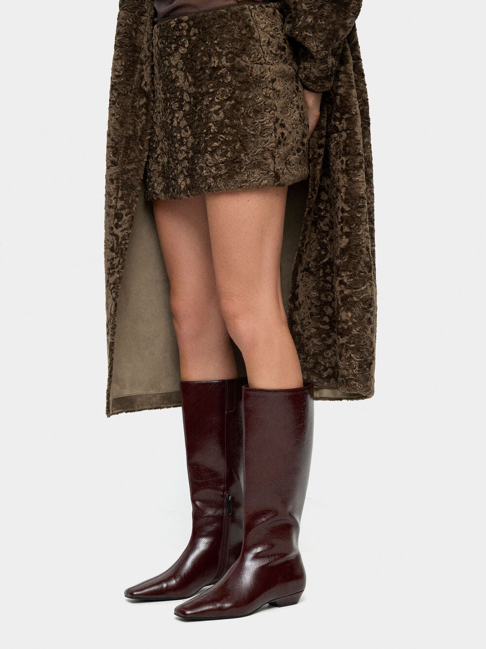 Botas de cano alto envernizadas