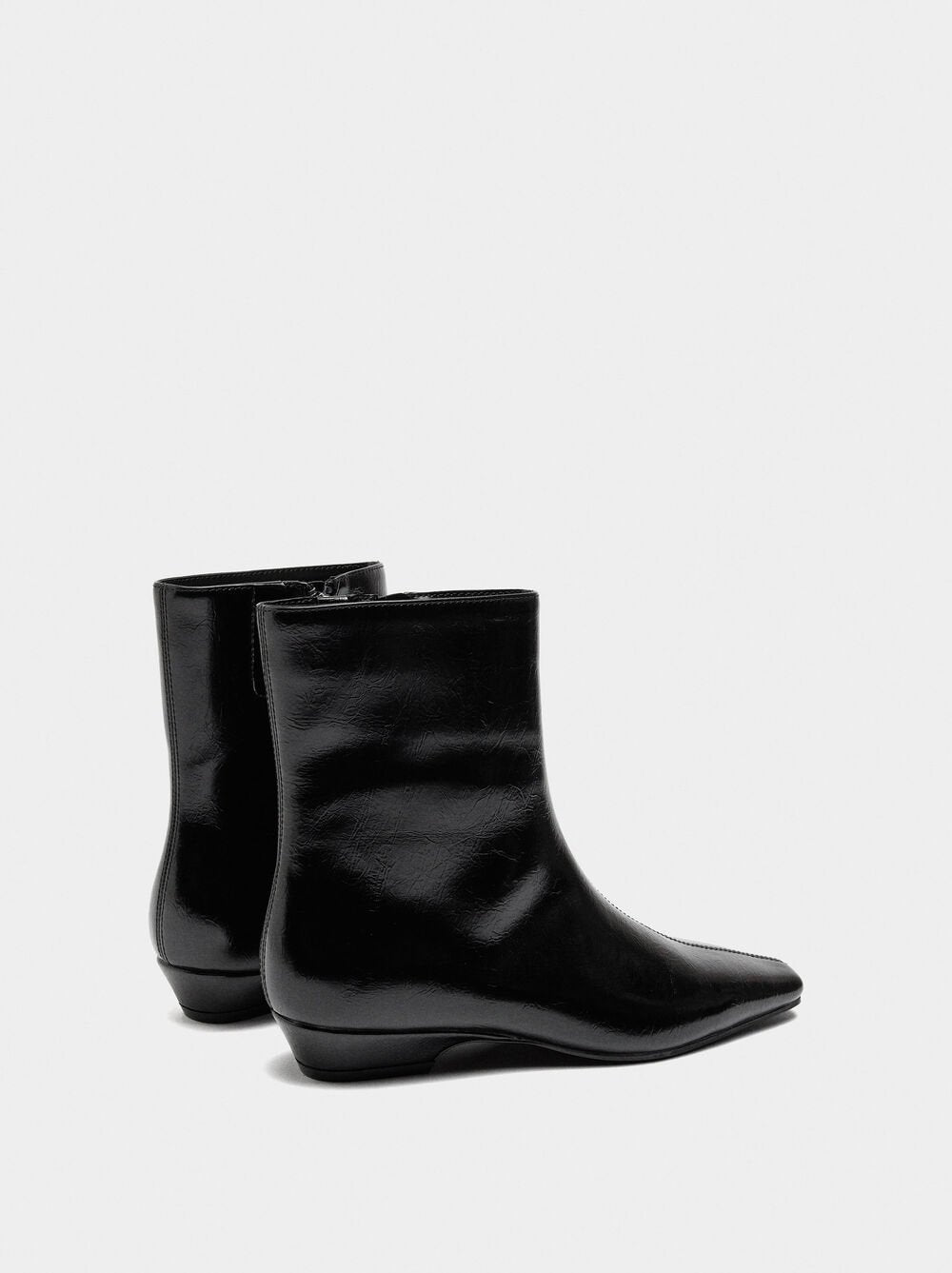 Botins com pespontos tacão baixo