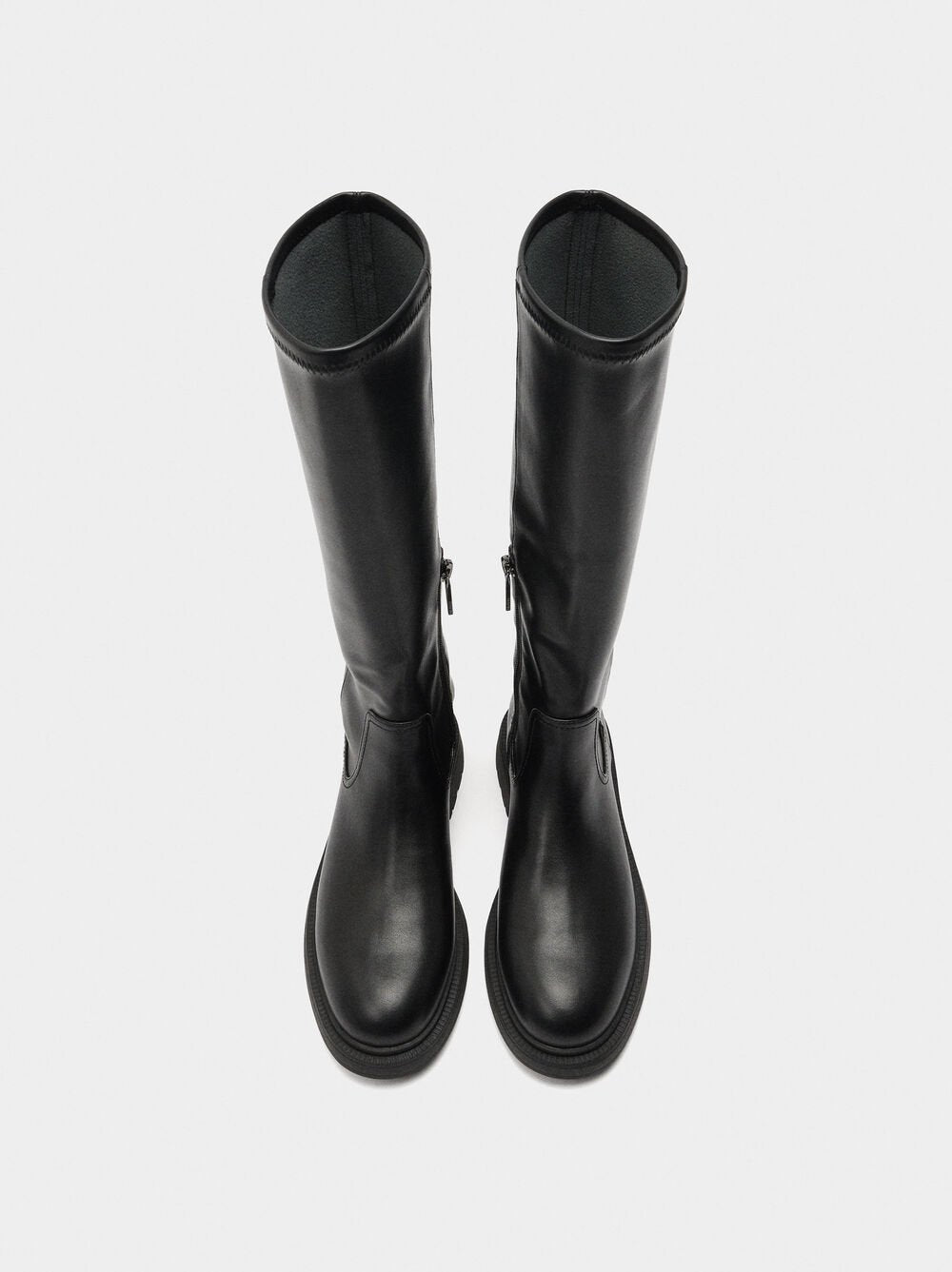 Botas de cano alto com tacão baixo