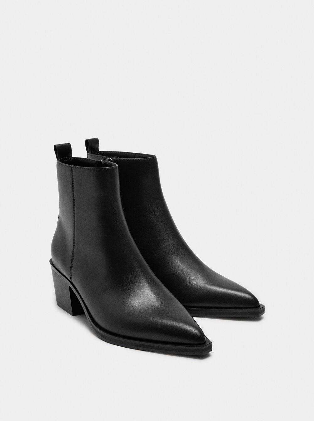 Botins de pele tacão largo