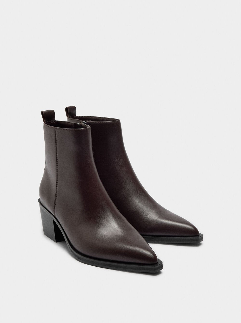 Botins de pele tacão largo