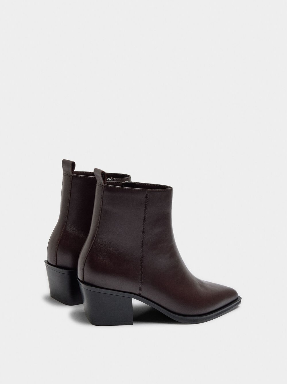 Botins de pele tacão largo