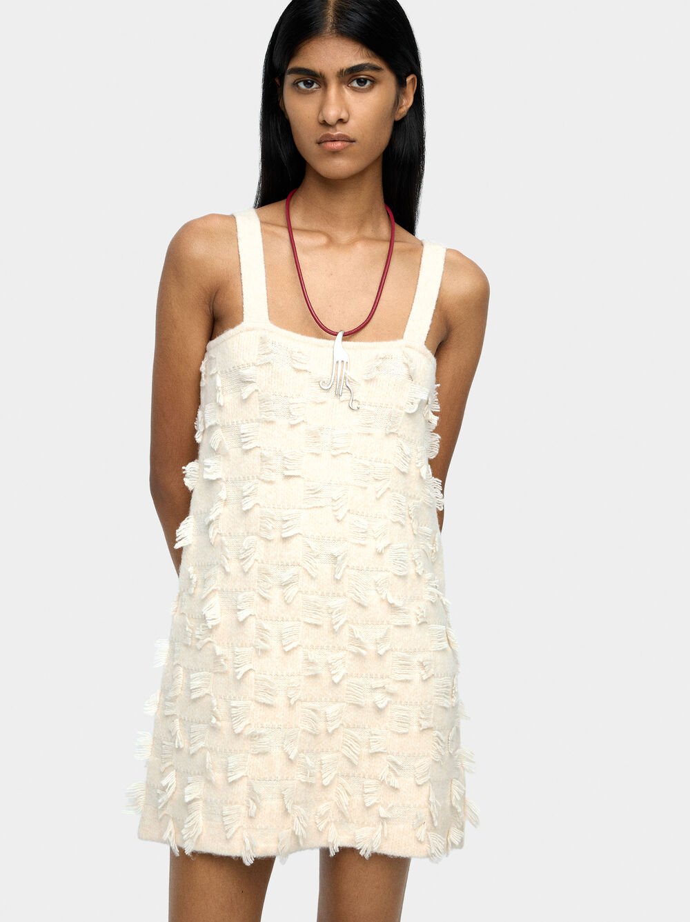 Vestido curto de malha com franjas
