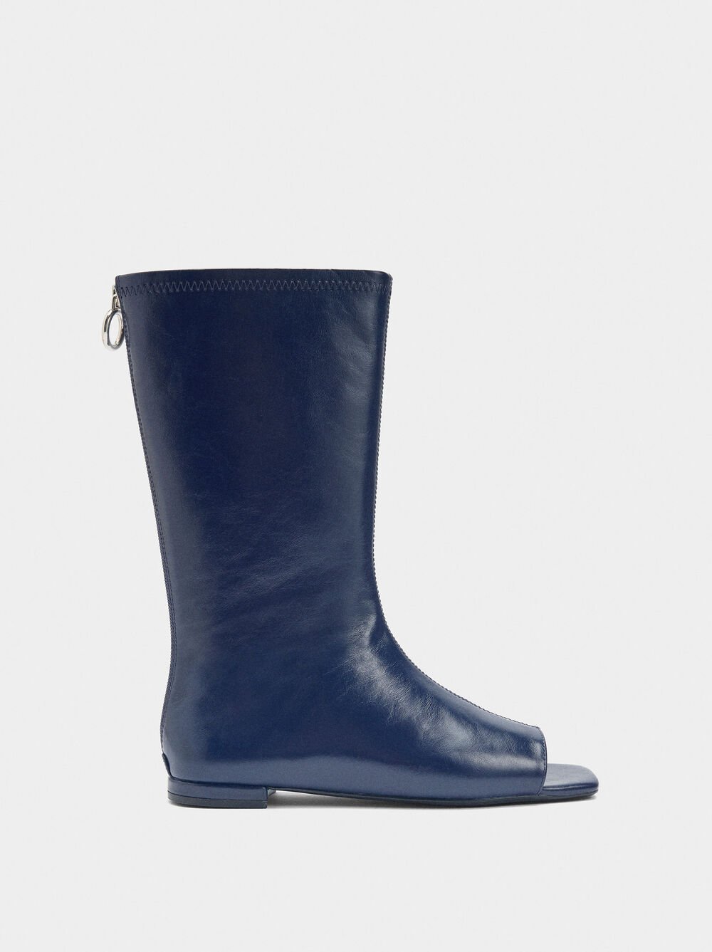 Botins de pele com ponta aberta