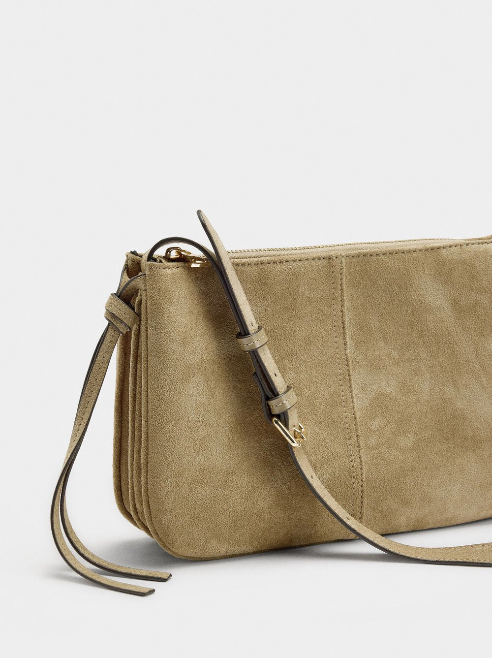 Mala tiracolo efeito camurça