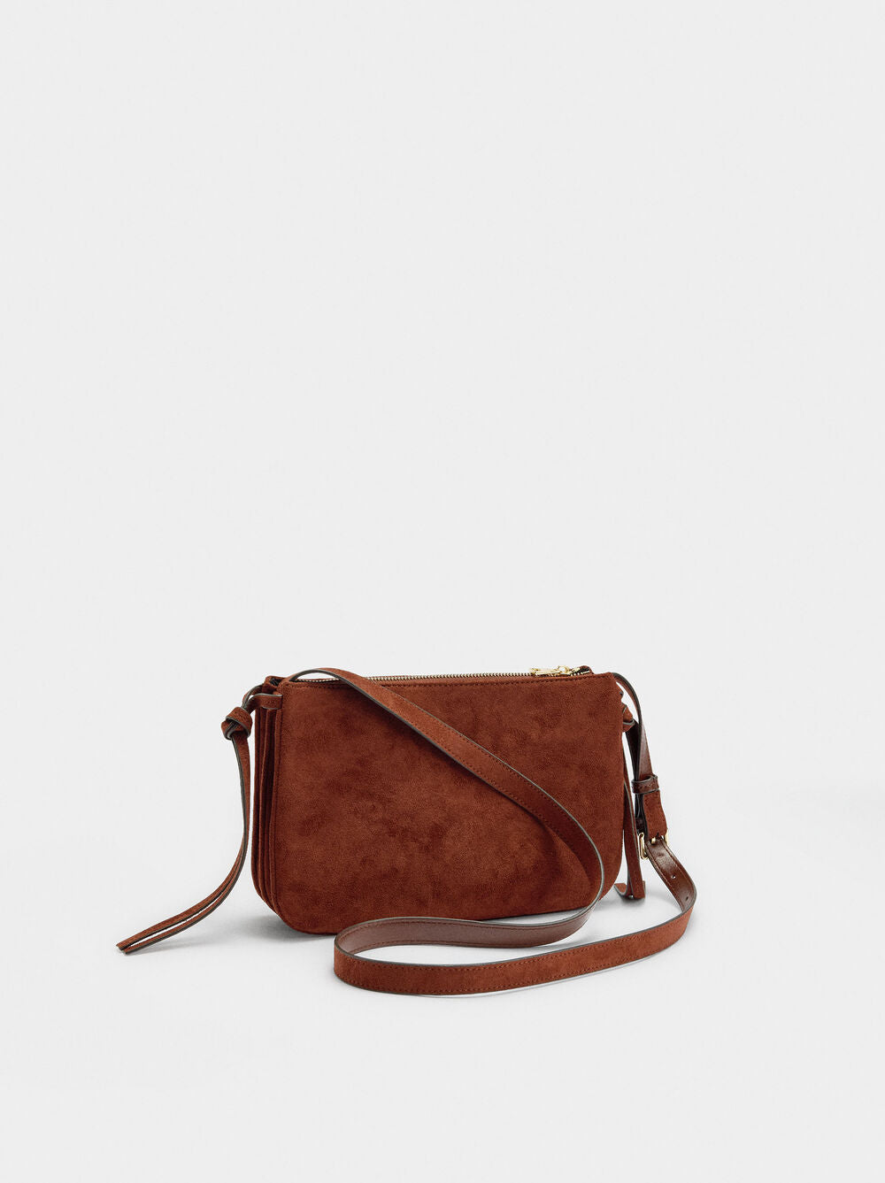 Mala tiracolo efeito camurça